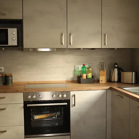 بيت للعطل Familien- & Hundefreundliches Belladonna, Eingezaeunter Garten, 2 Baeder, Hochwertig & Neu *