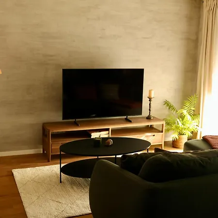 بيت للعطل Familien- & Hundefreundliches Belladonna, Eingezaeunter Garten, 2 Baeder, Hochwertig & Neu *