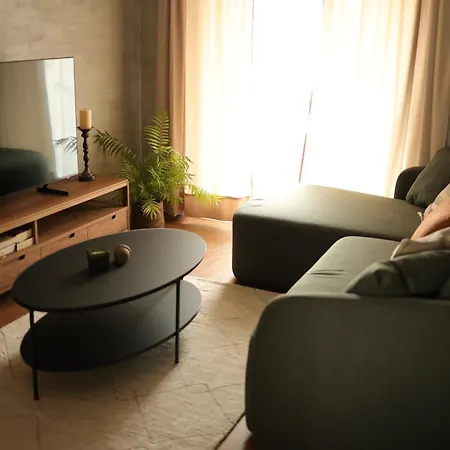 بيت للعطل Familien- & Hundefreundliches Belladonna, Eingezaeunter Garten, 2 Baeder, Hochwertig & Neu *