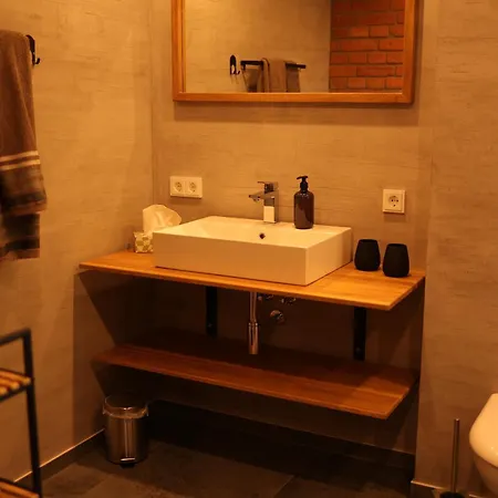 Familien- & Hundefreundliches Belladonna, Eingezaeunter Garten, 2 Baeder, Hochwertig & Neu بيت للعطل