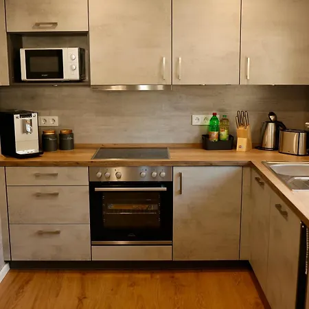 Familien- & Hundefreundliches Belladonna, Eingezaeunter Garten, 2 Baeder, Hochwertig & Neu