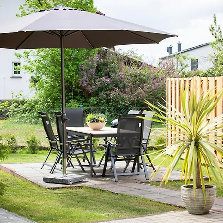 Familien- & Hundefreundliches Belladonna, Eingezaeunter Garten, 2 Baeder, Hochwertig & Neu