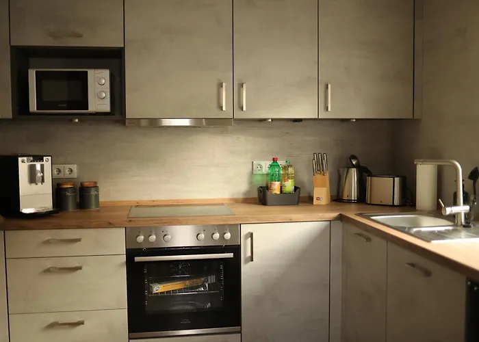 بيت للعطل Familien- & Hundefreundliches Belladonna, Eingezaeunter Garten, 2 Baeder, Hochwertig & Neu *