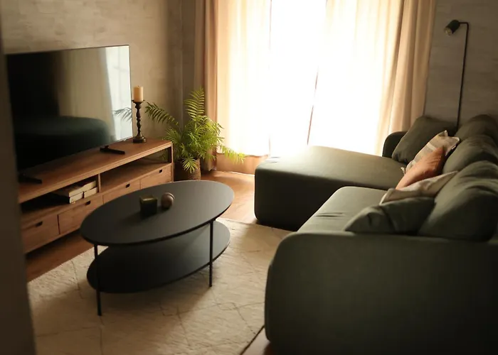 بيت للعطل Familien- & Hundefreundliches Belladonna, Eingezaeunter Garten, 2 Baeder, Hochwertig & Neu *