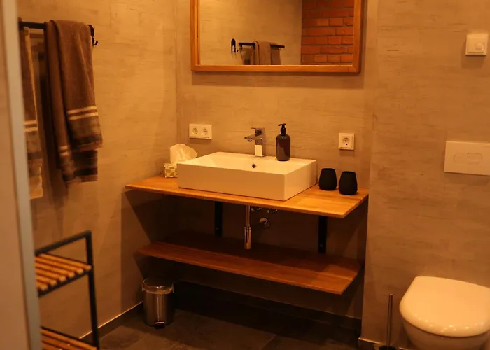 Familien- & Hundefreundliches Belladonna, Eingezaeunter Garten, 2 Baeder, Hochwertig & Neu بيت للعطل