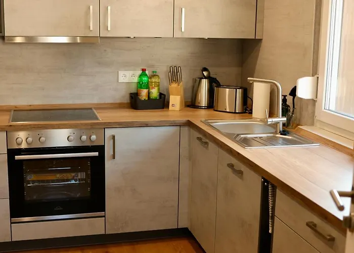 Familien- & Hundefreundliches Belladonna, Eingezaeunter Garten, 2 Baeder, Hochwertig & Neu بيت للعطل